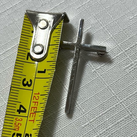 Vintage Silver-tone Cross Brooch. - Picture 3 of 3